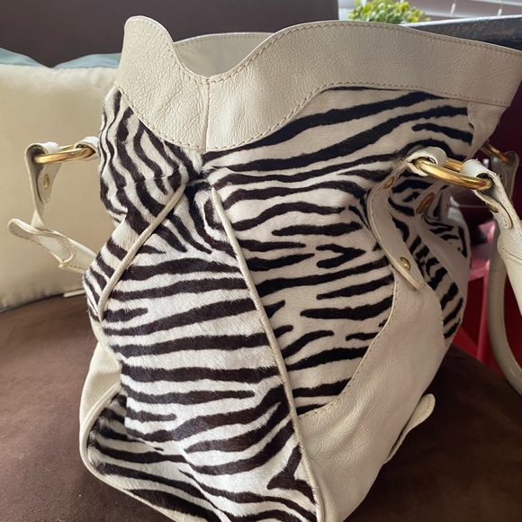 Authentic Valentino Garavani Zebra leather Bag ❤️ - Picture 4 of 11